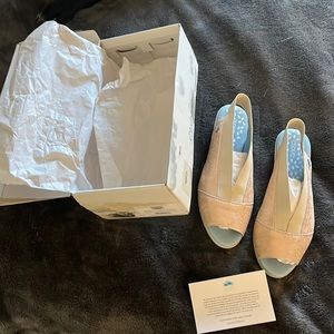 Cloud Caliber Sandals size 41 in Rhino-new in box